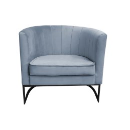 Fotel Glamour z welurową tkaniną w jasnoniebieskim kolorze, wyraziste pionowe przeszycia, metalowa czarna podstawa, stylowy i wy