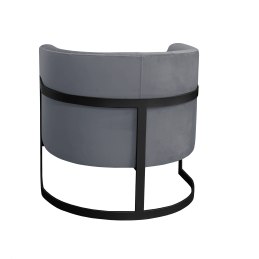 Fotel glamour z welurową tkaniną w szarym odcieniu, okrągła czarna metalowa podstawa, nowoczesny, stylowy design.