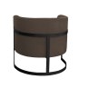Fotel Glamour z welurową tkaniną w brązowym kolorze, metalowa czarna podstawa w okrągłym kształcie, stylowy i wygodny.